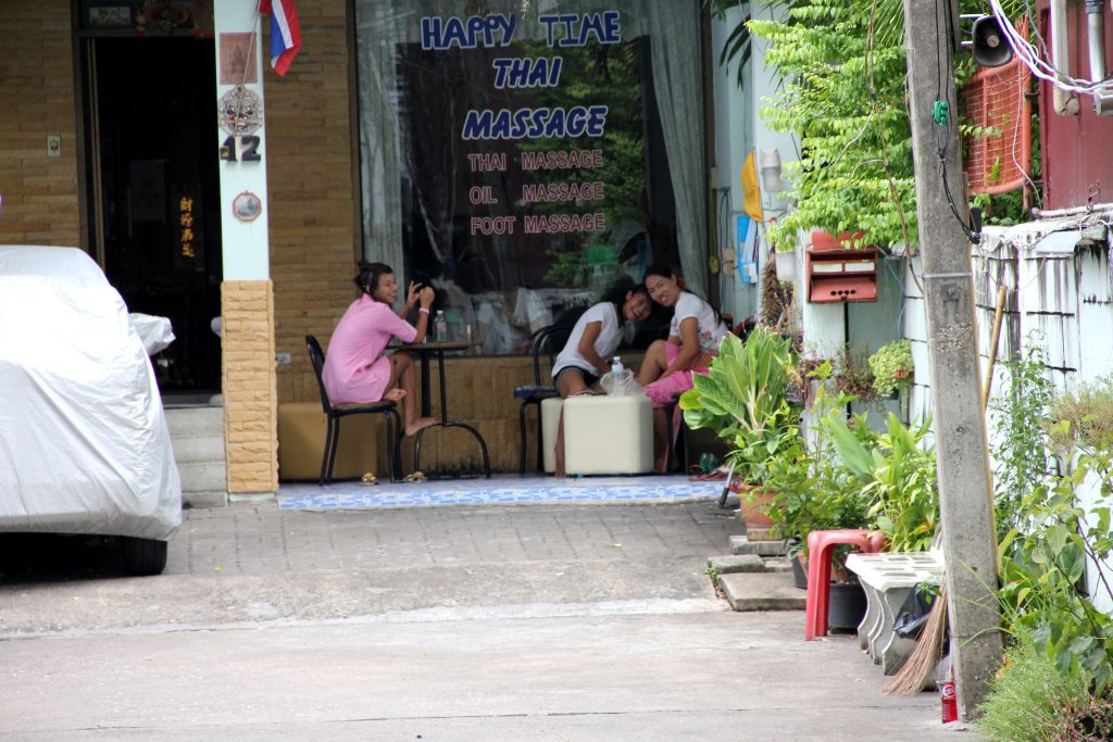バンコクのHappy Time Thai Massageの昼間